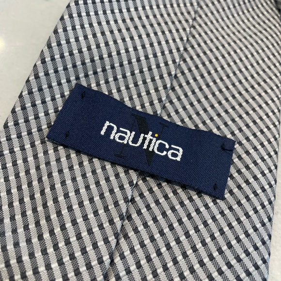 Nautica grey 100% Silk tie. - Picture 2 of 3